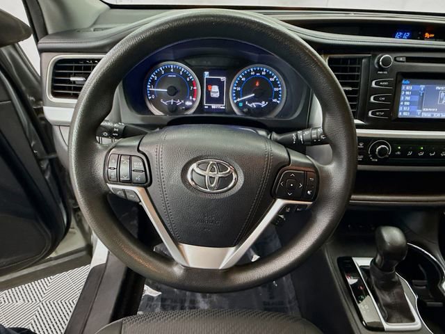 Used 2019 Toyota Highlander LE AWD/4WD image 11