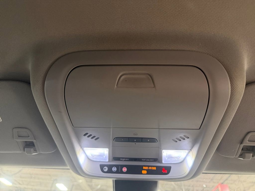Used 2018 Chevrolet Equinox Premier AWD/4WD image 21