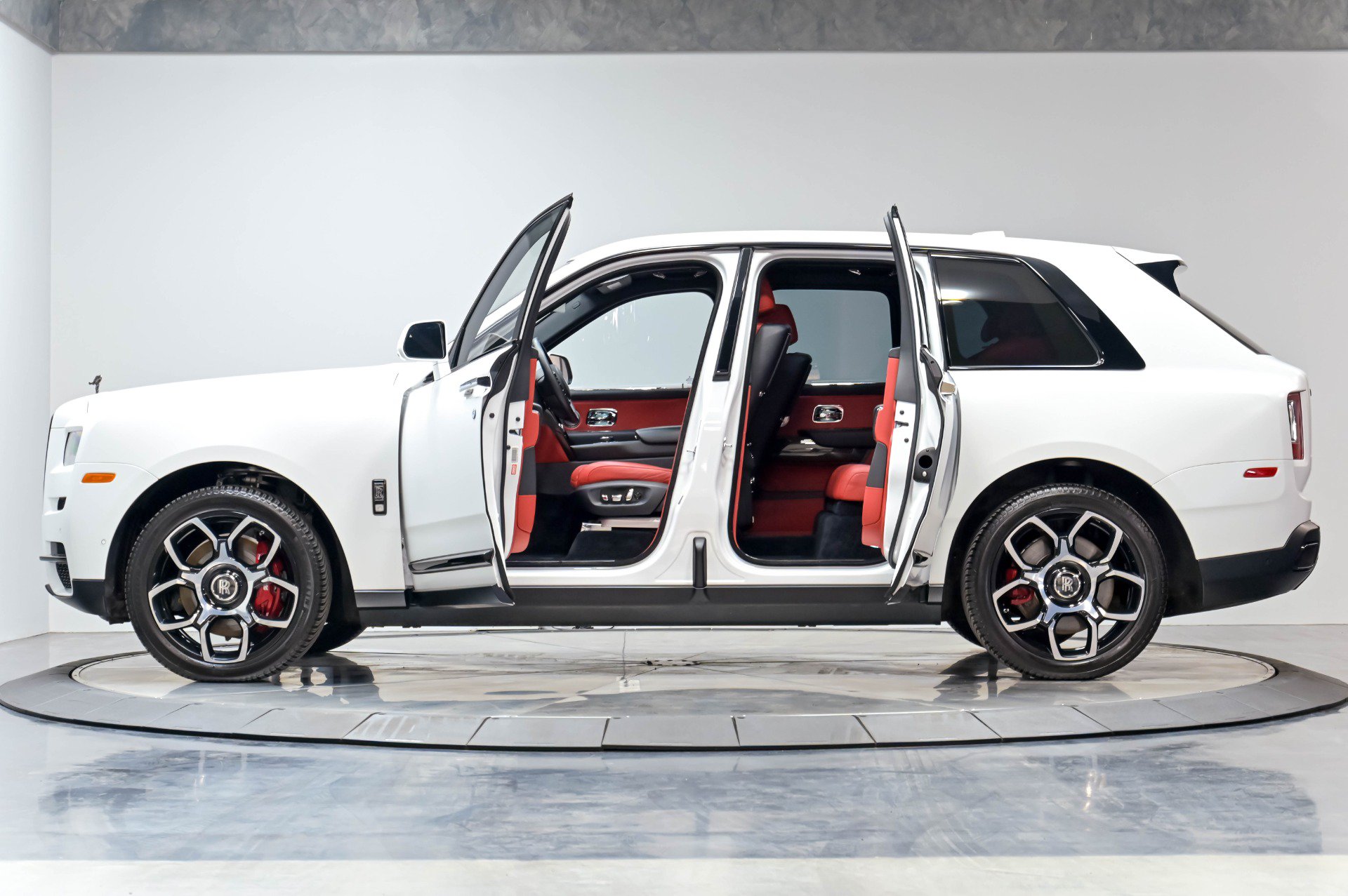 Used 2021 Rolls-Royce Cullinan Black Badge AWD/4WD image 48