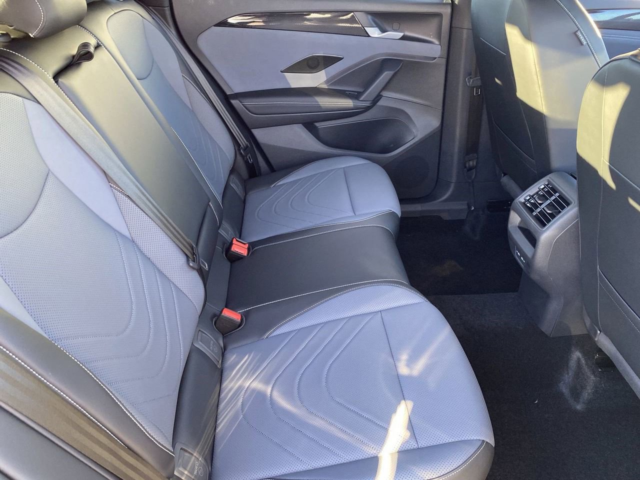 New 2026 Volkswagen Tiguan SE R-Line image 9