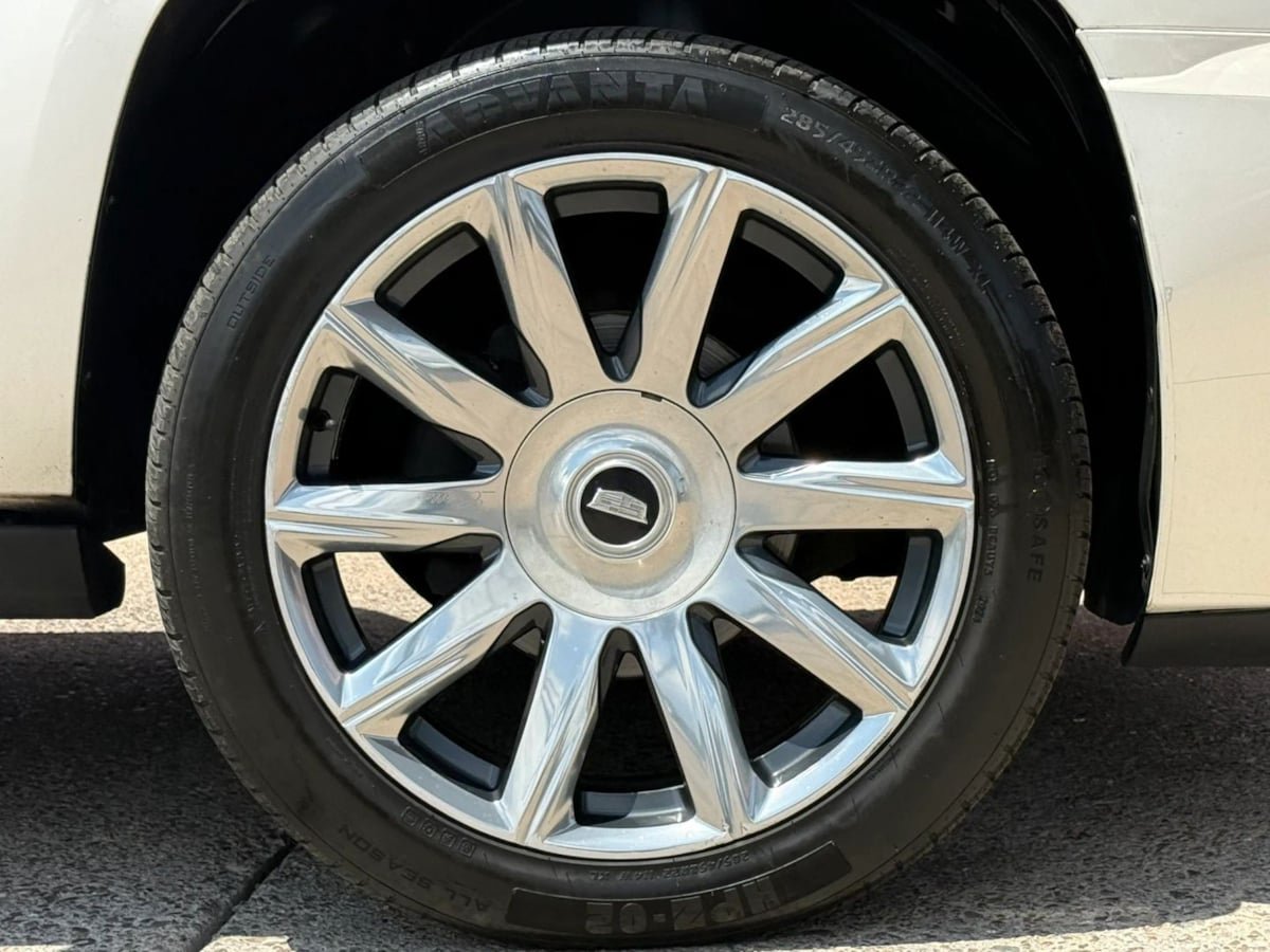 Used 2013 Cadillac Escalade Platinum AWD/4WD image 26