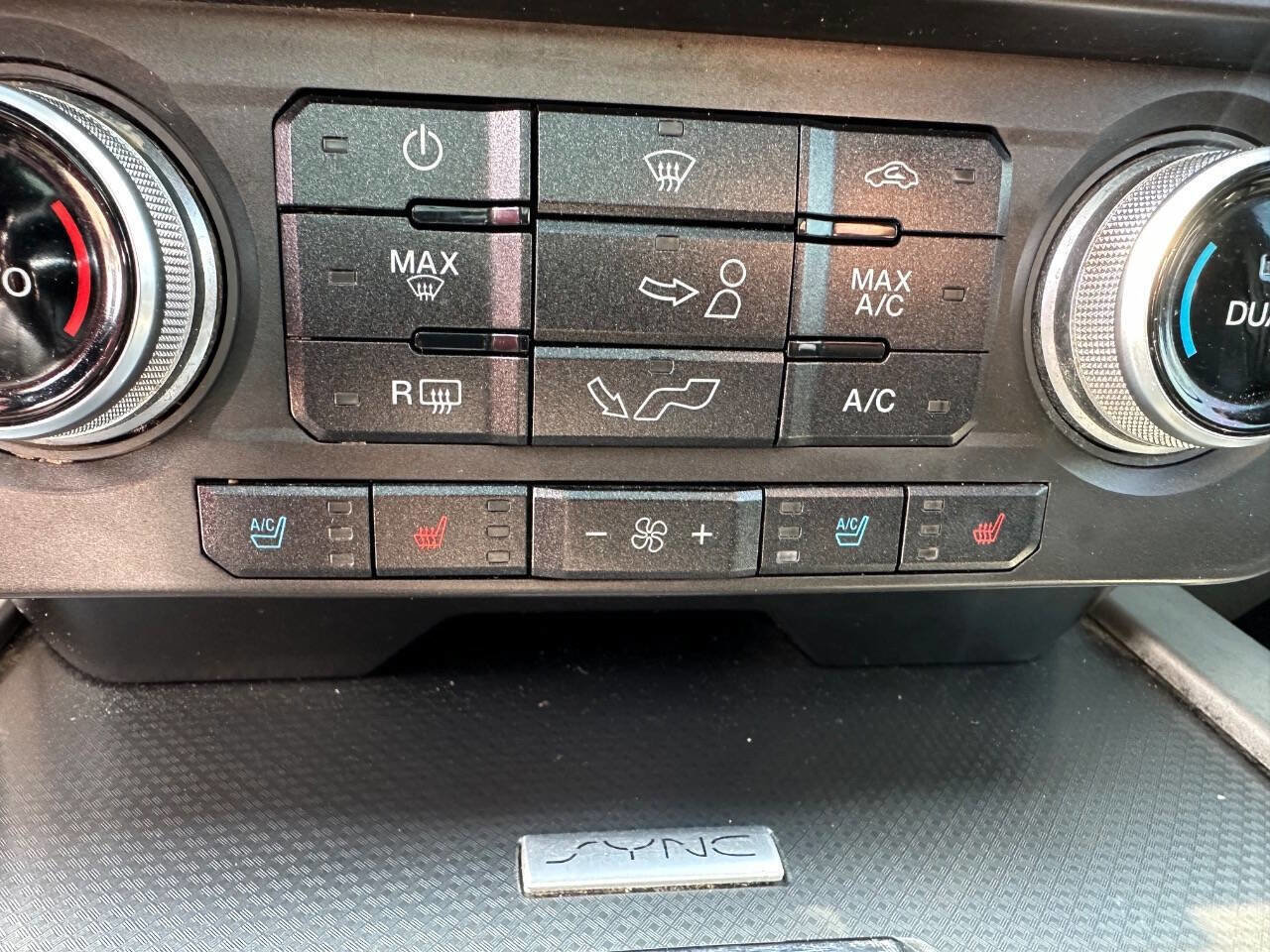 Used 2017 Ford F150 Lariat w/ Equipment Group 502A Luxury AWD/4WD image 4