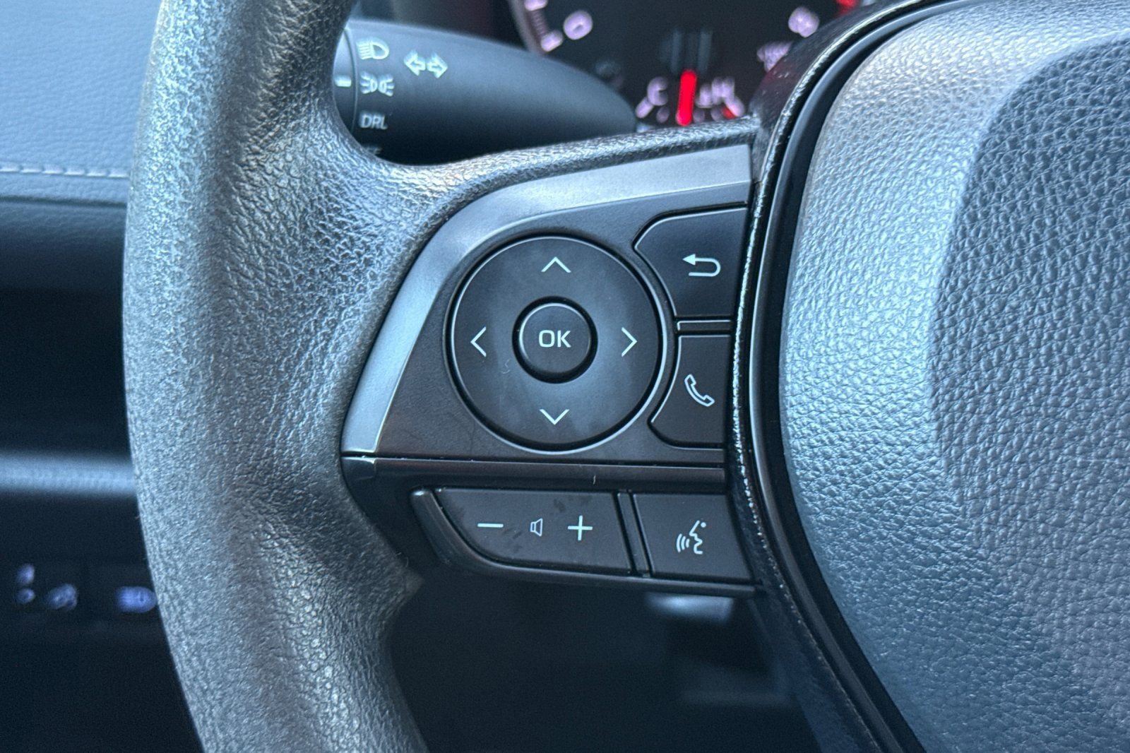 Used 2021 Toyota RAV4 LE w/ Carpet Mat Package (TMS) image 25