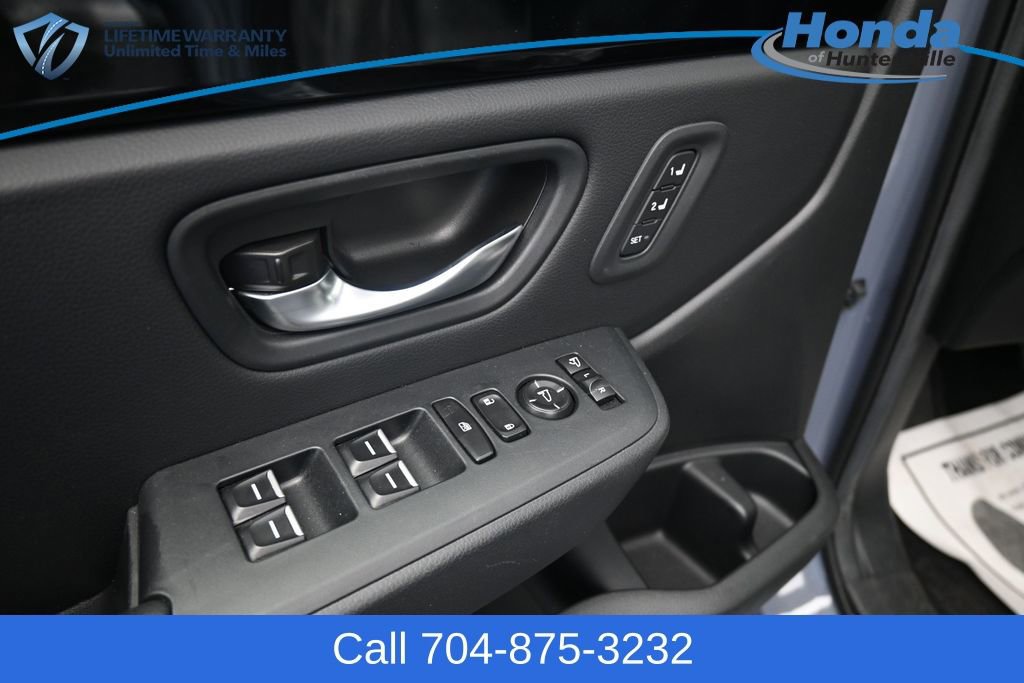 Used 2025 Honda Pilot TrailSport image 12