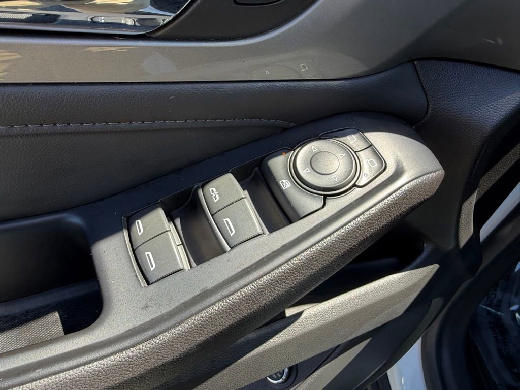 Used 2023 Chevrolet Traverse LT AWD/4WD image 24