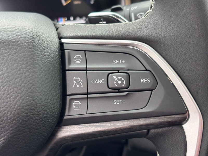 New 2025 Jeep Grand Cherokee L Limited image 17