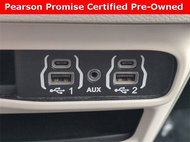Used 2024 Chrysler Pacifica Touring-L image 21