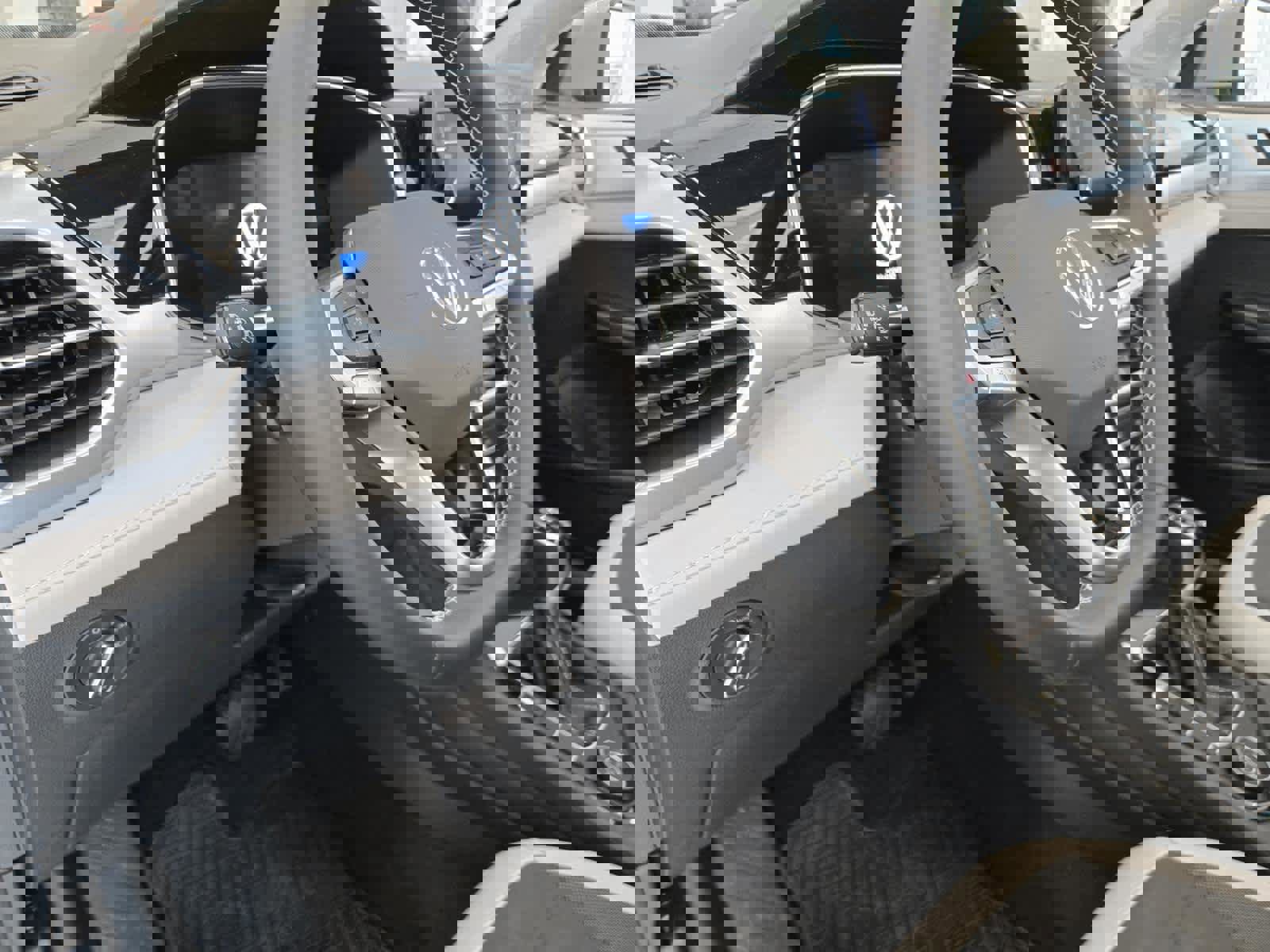 New 2026 Volkswagen Taos SE image 18