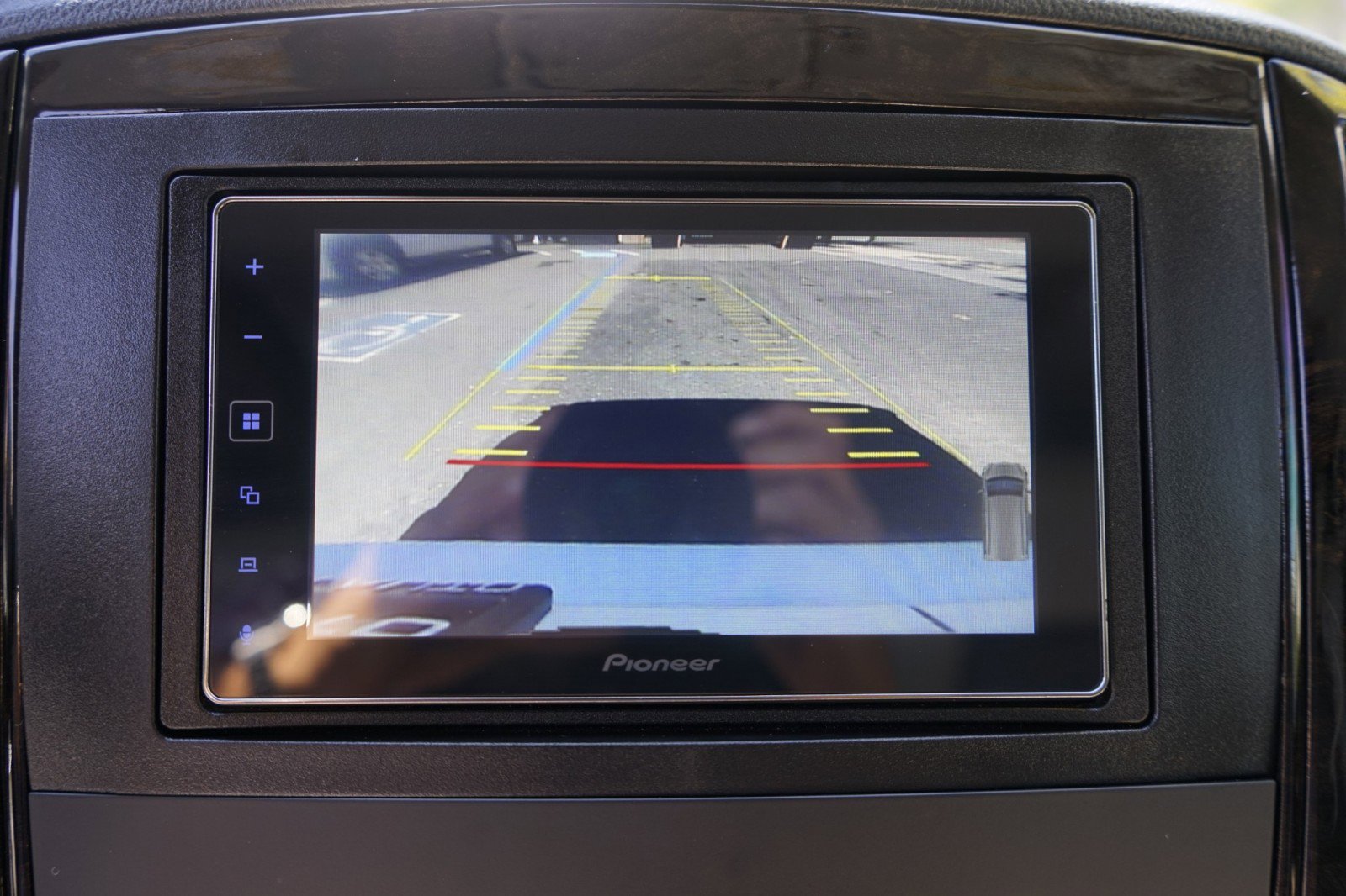 Used 2018 Mercedes-Benz Metris Passenger image 28