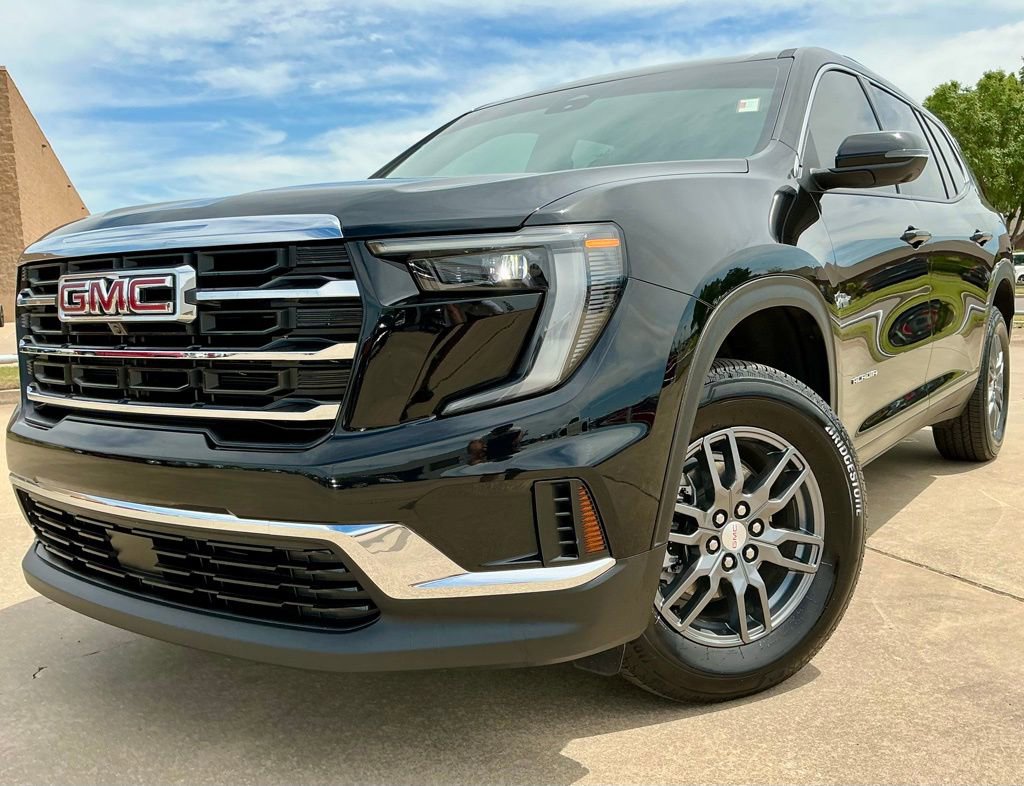 Used 2025 GMC Acadia Elevation image 3