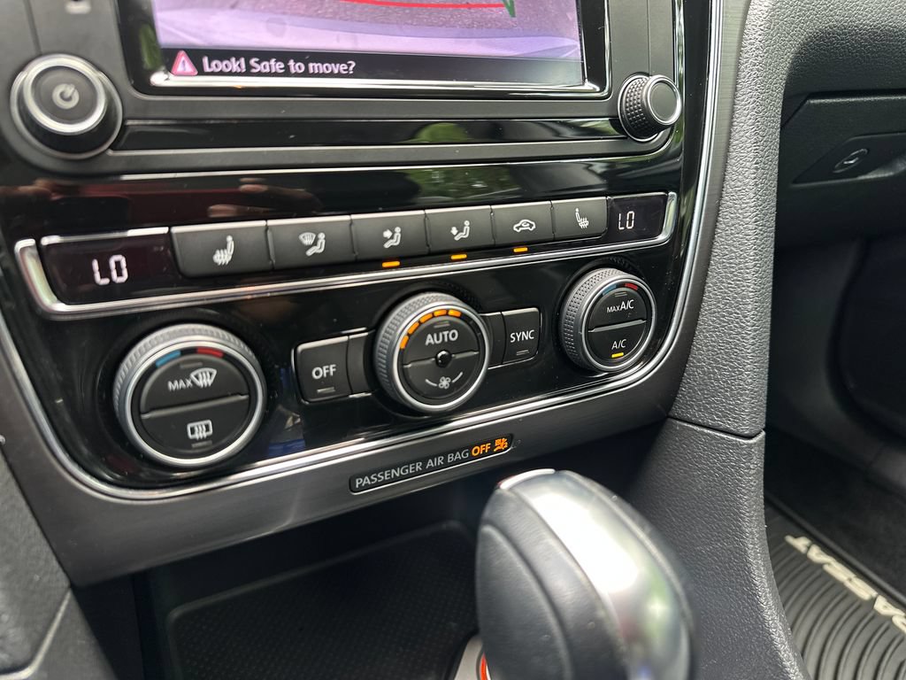 Used 2017 Volkswagen Passat 1.8T R-Line w/ R-Line Lighting Package FWD image 16