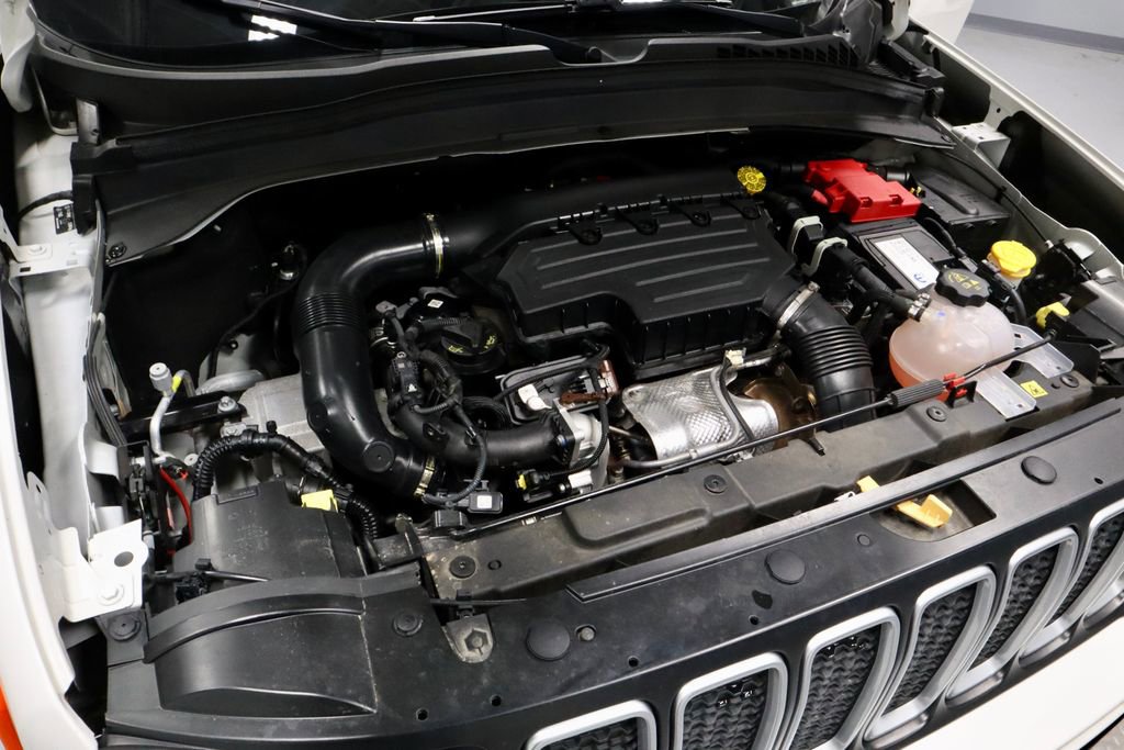 Used 2023 Jeep Renegade Latitude w/ Sun & Fun Group image 15