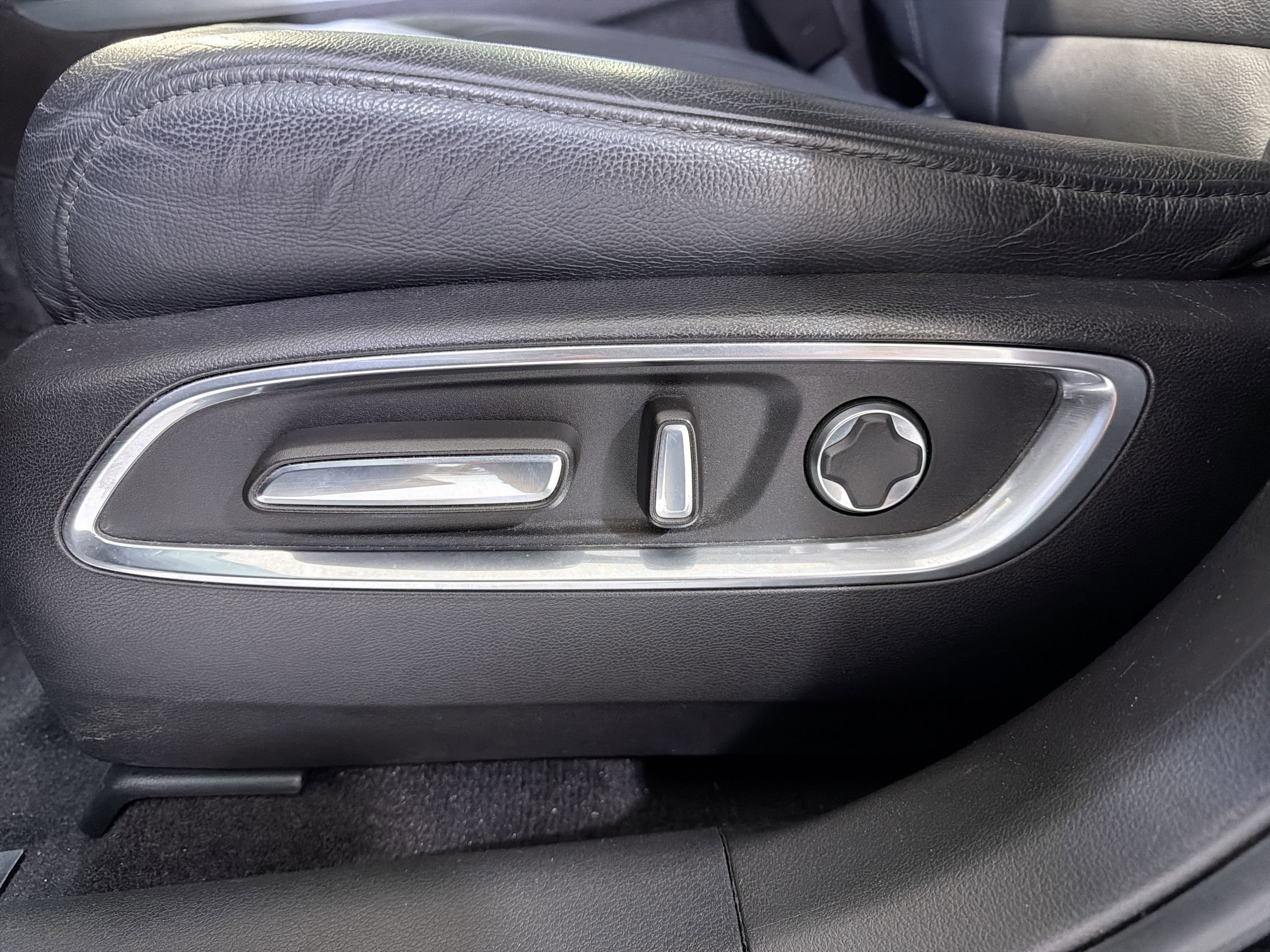 Used 2020 Acura MDX FWD image 11