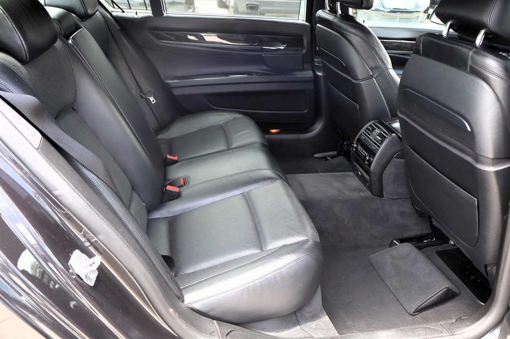 Used 2014 BMW 750Li RWD image 19