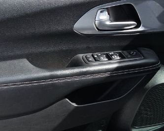 Used 2018 Chrysler Pacifica Touring-L w/ Premium Audio Group FWD image 21