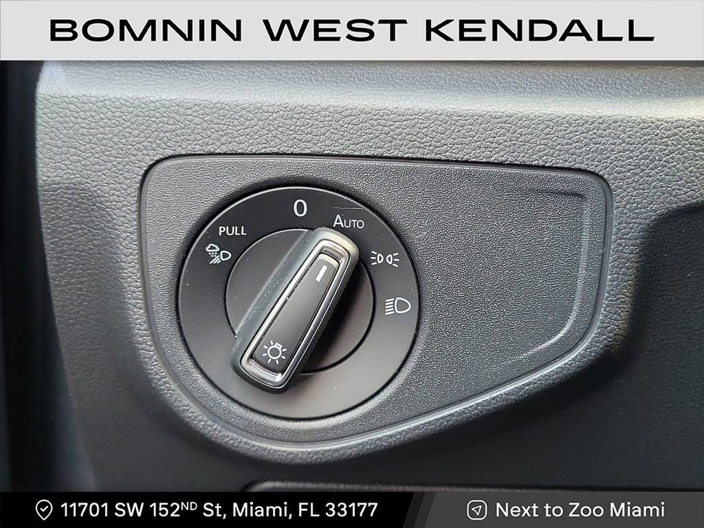 Used 2022 Volkswagen Atlas Cross Sport SEL R-Line image 32