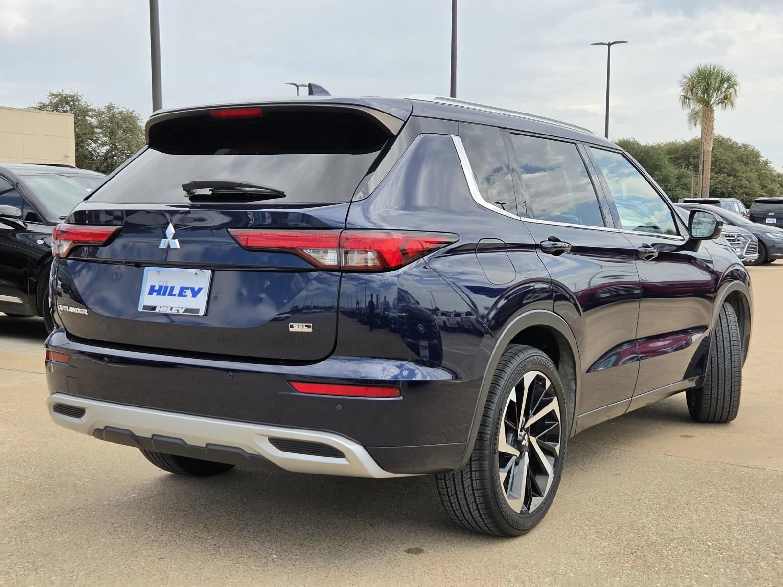 Used 2022 Mitsubishi Outlander SEL FWD image 4
