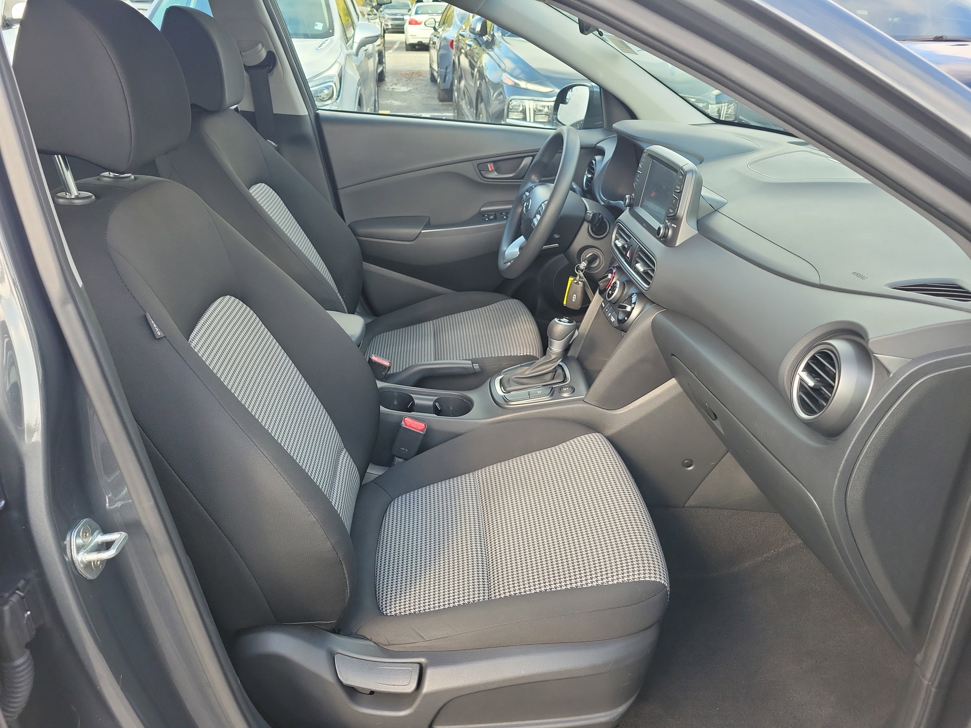 Used 2021 Hyundai Kona SE image 7