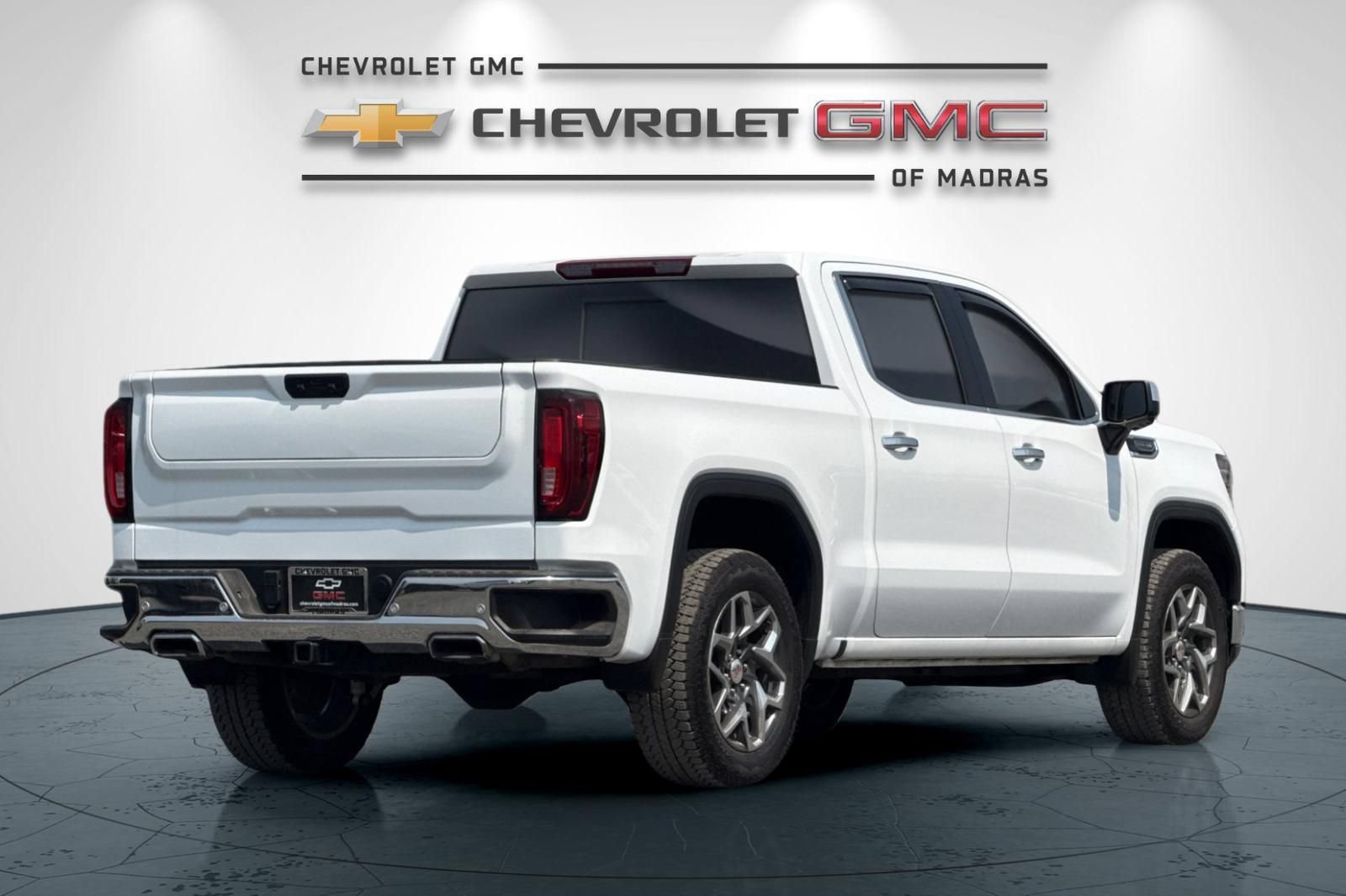 Used 2024 GMC Sierra 1500 SLT w/ SLT Premium Plus Package AWD/4WD image 3