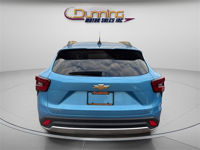 Used 2025 Chevrolet Trax LT w/ LT Convenience Package image 3