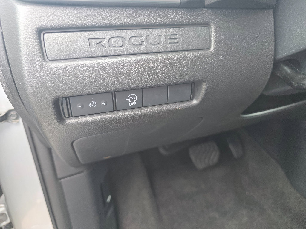 Used 2023 Nissan Rogue S image 15