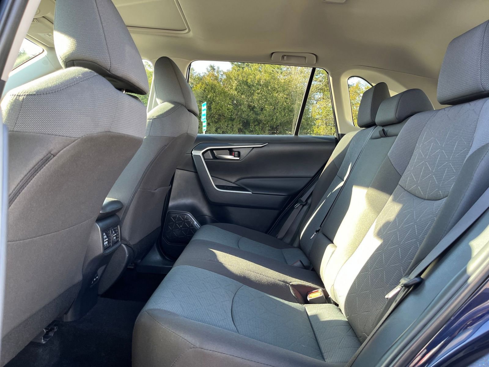 Used 2025 Toyota RAV4 XLE w/ Convenience Package image 28