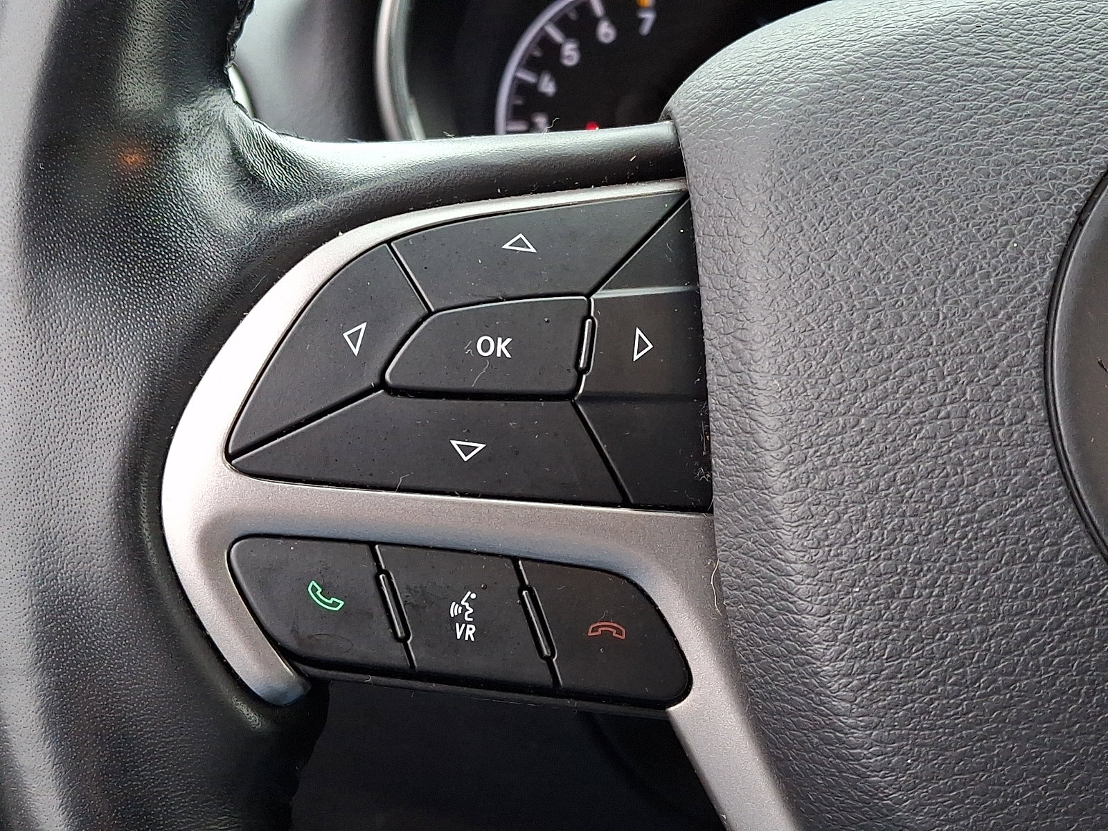 Used 2020 Jeep Grand Cherokee Altitude image 22