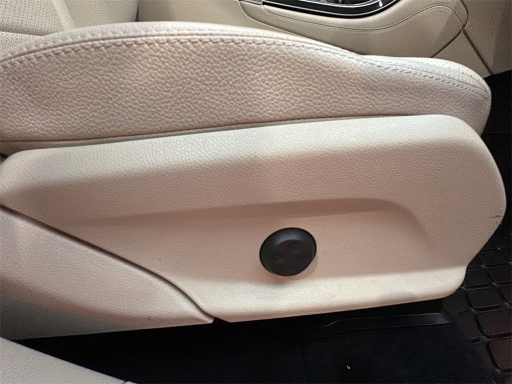 Used 2019 Mercedes-Benz GLC 300 4MATIC image 17