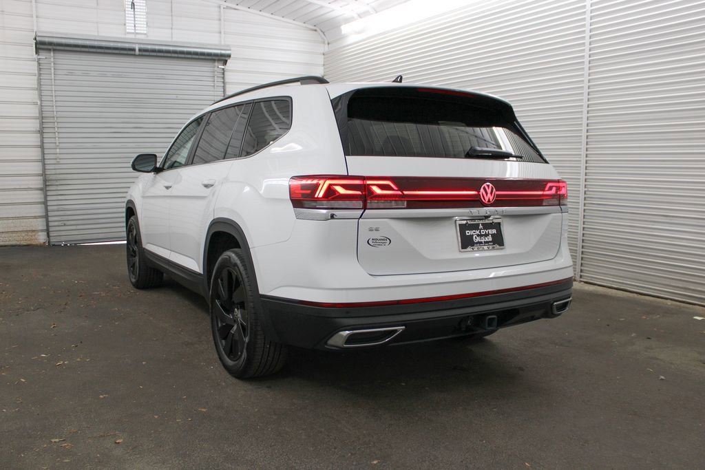 Used 2024 Volkswagen Atlas SE w/ Black Wheel Package FWD image 9