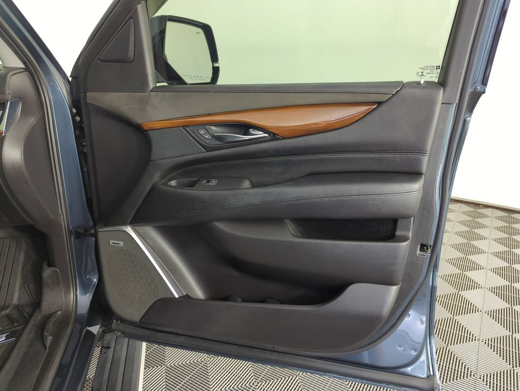 Used 2020 Cadillac Escalade ESV Premium Luxury RWD image 37