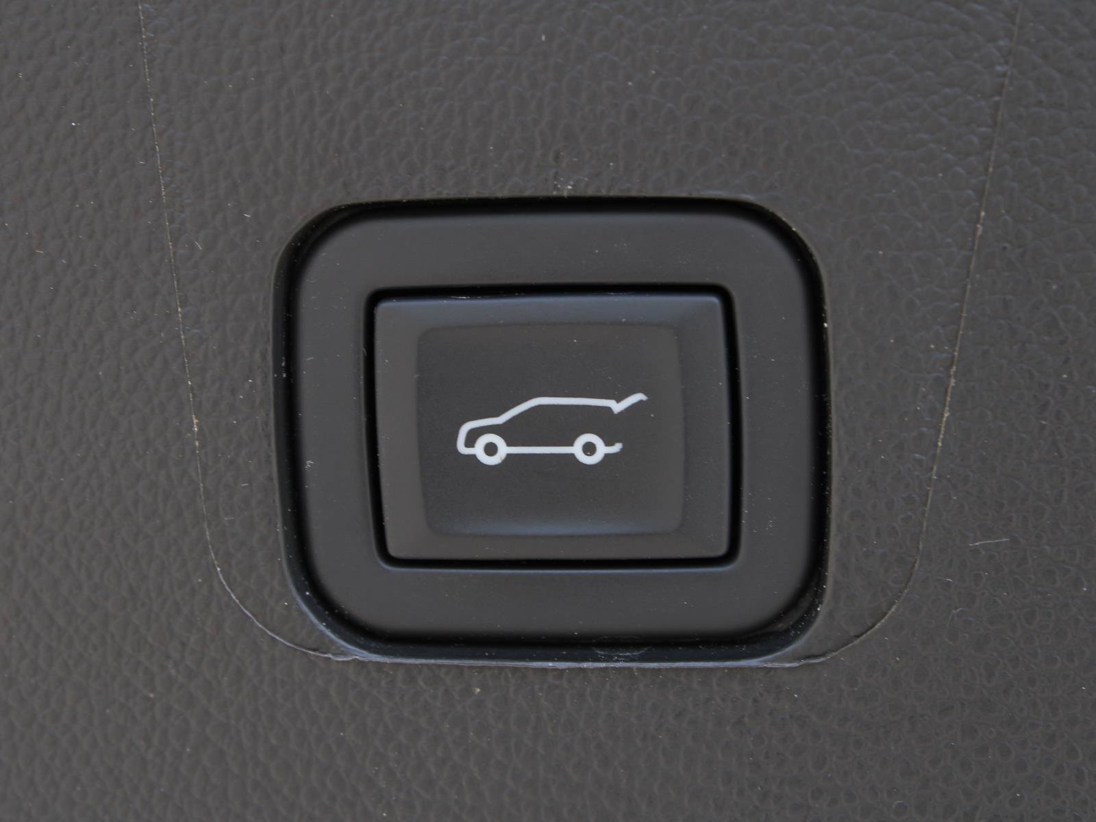 Used 2023 Chevrolet Traverse LT w/ Rear Camera Mirror Package AWD/4WD image 9
