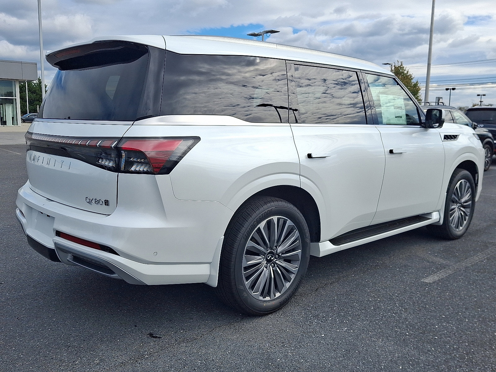 New 2026 INFINITI QX80 Luxe image 4