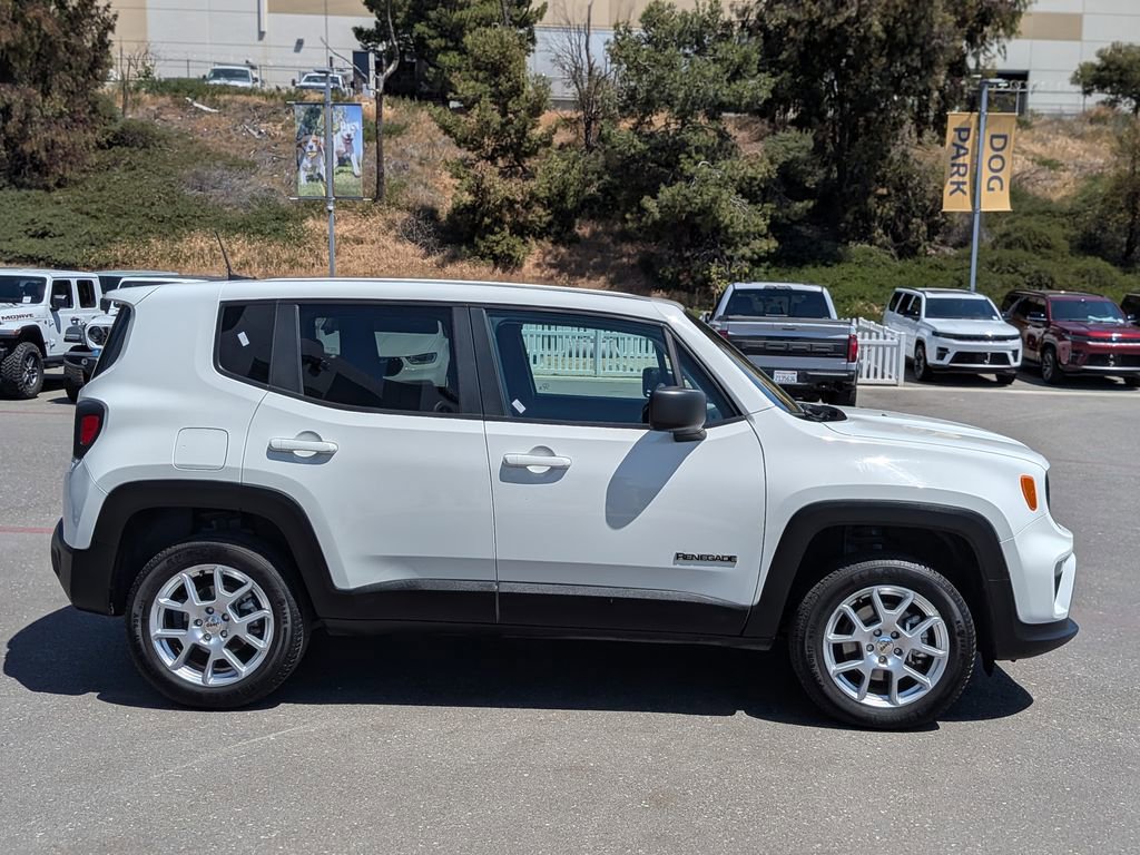 Used 2023 Jeep Renegade Latitude image 9