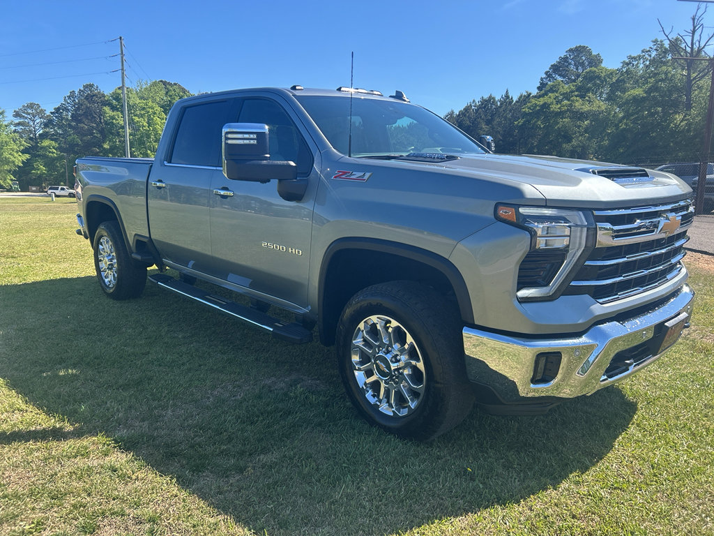 Used 2025 Chevrolet Silverado 2500 LTZ w/ LTZ Premium Package image 9