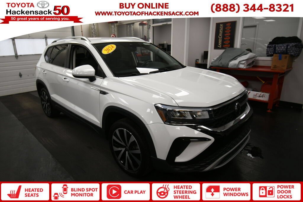 Used 2024 Volkswagen Taos SE FWD image 1