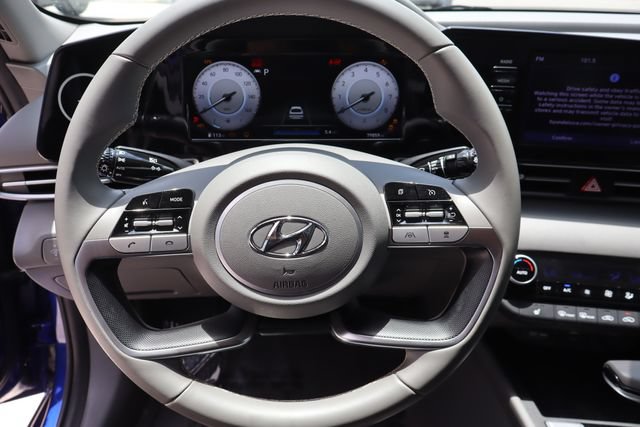 Used 2022 Hyundai Elantra SEL w/ Convenience Package FWD image 30