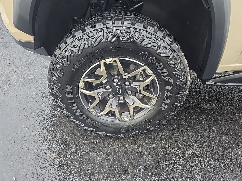 Used 2024 Chevrolet Colorado ZR2 w/ Technology Package image 4