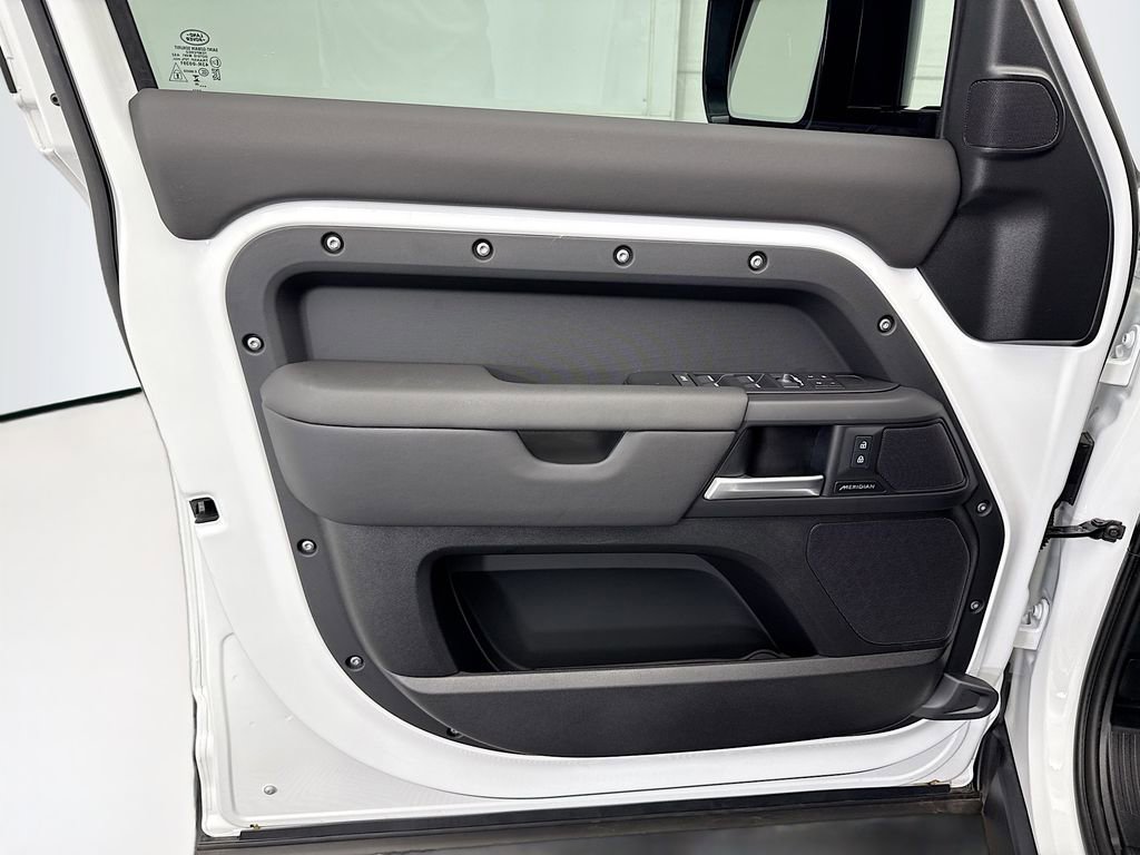Used 2025 Land Rover Defender 110 S image 23