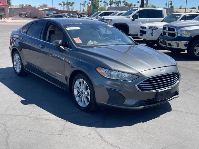 Used 2019 Ford Fusion SE image 1