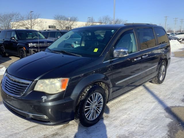 Used 2014 Chrysler Town & Country Touring-L w/ Driver Convenience Group image 1