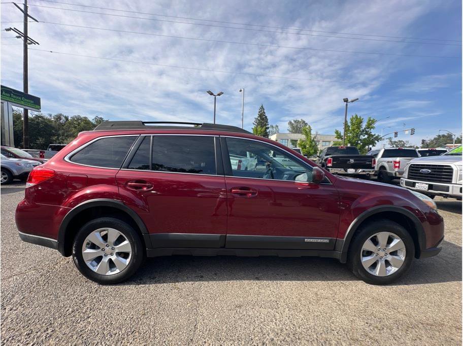 Used 2011 Subaru Outback 2.5i Limited AWD/4WD image 9