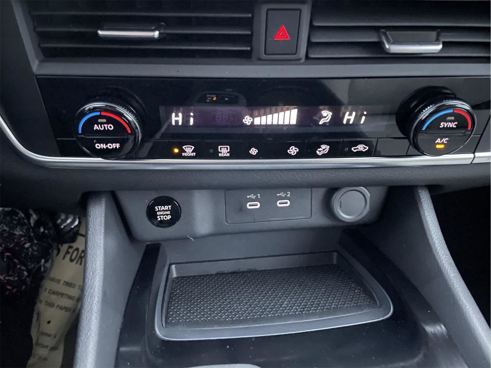 Used 2025 Nissan Rogue SV image 29