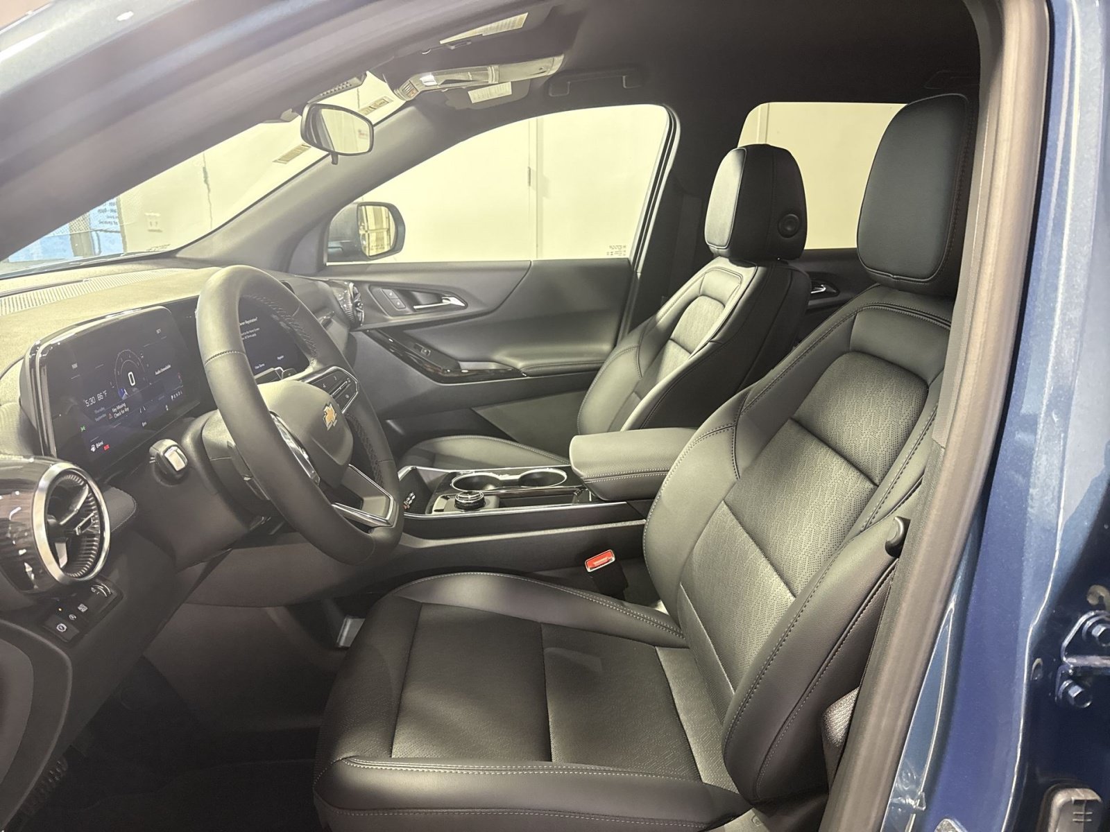 New 2027 Chevrolet Equinox LT w/ Convenience Package II FWD image 14