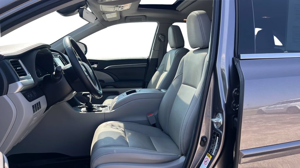 Used 2018 Toyota Highlander Limited AWD/4WD image 9