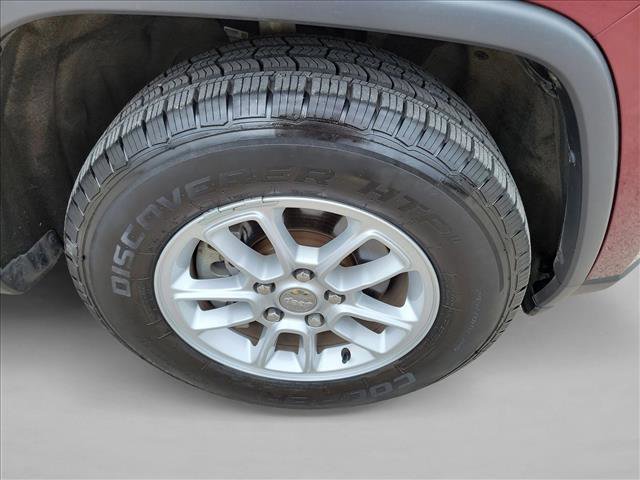 Used 2019 Jeep Grand Cherokee Laredo RWD image 10
