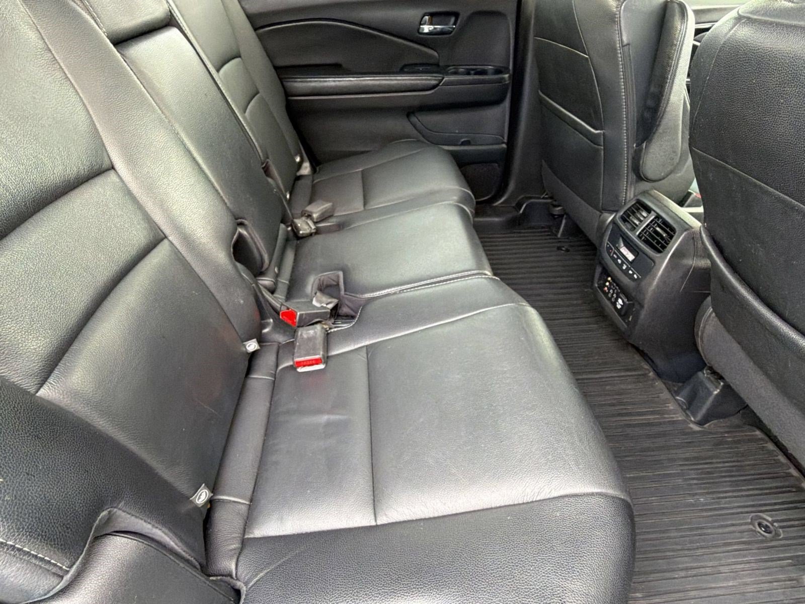 Used 2018 Honda Pilot Touring image 34