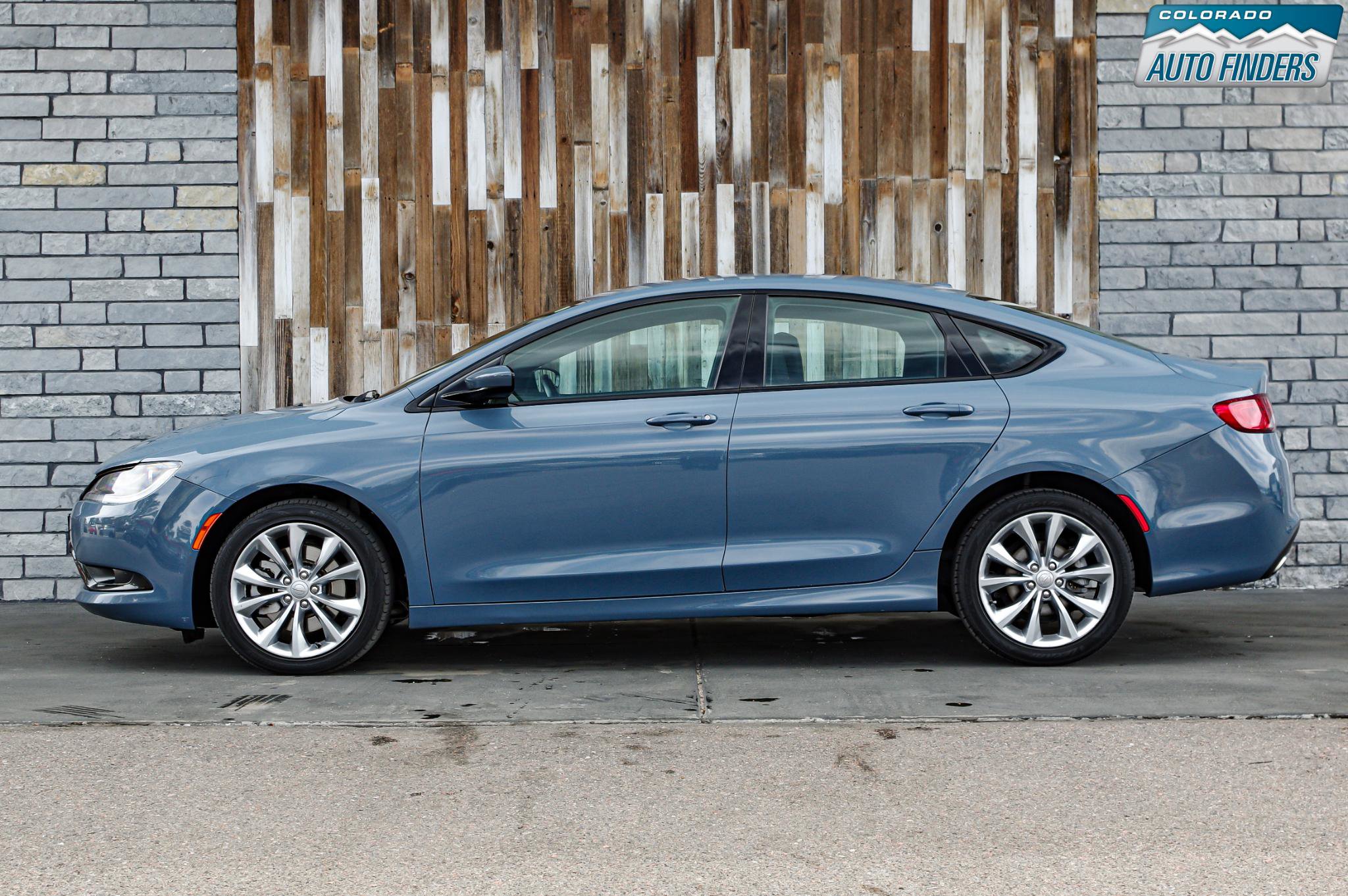 Used 2015 Chrysler 200 S w/ Comfort Group image 3