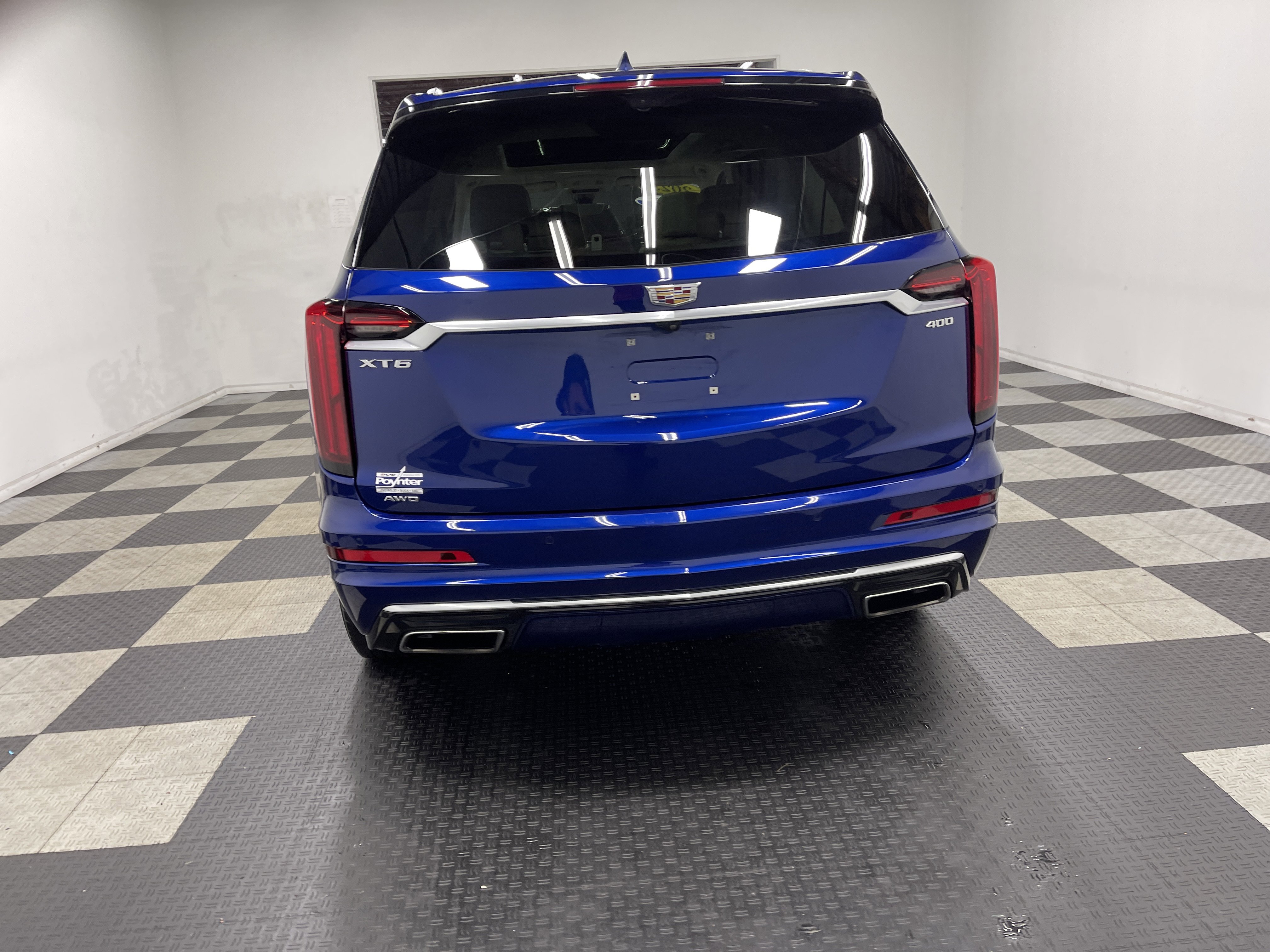 Used 2023 Cadillac XT6 Premium Luxury w/ Technology Package AWD/4WD image 3