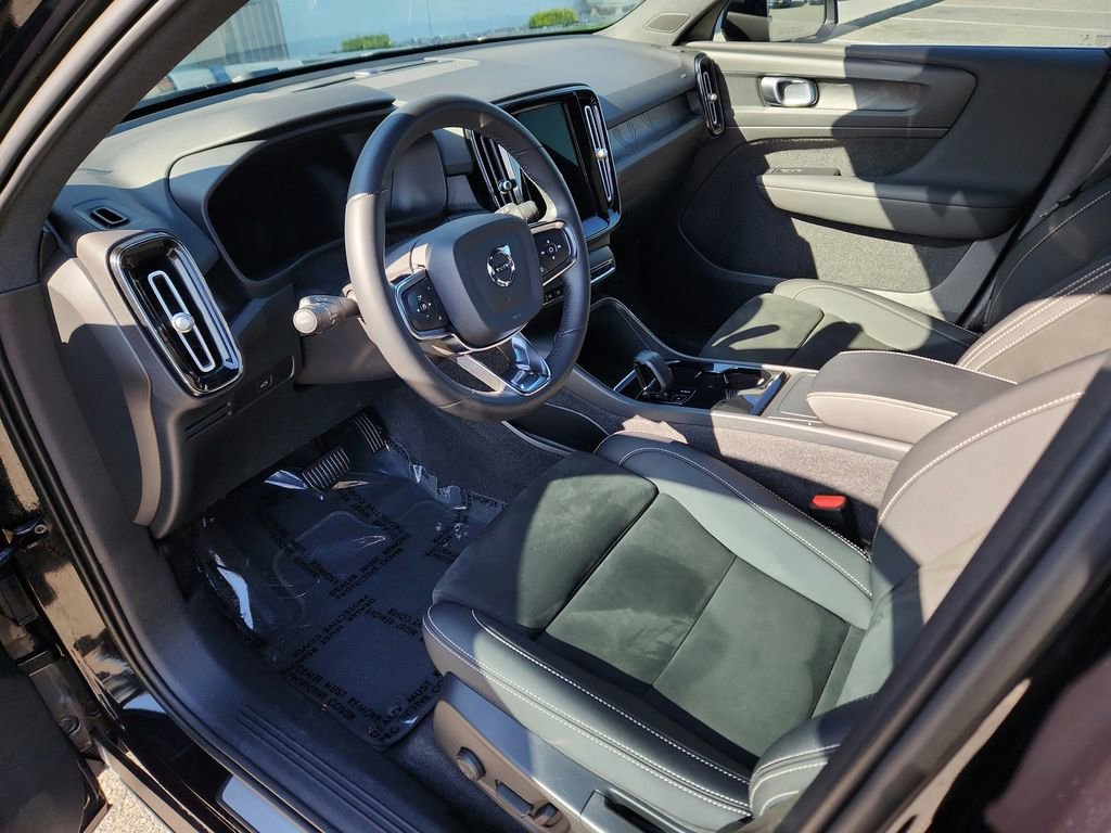 Used 2023 Volvo XC40 Recharge Plus AWD/4WD image 9