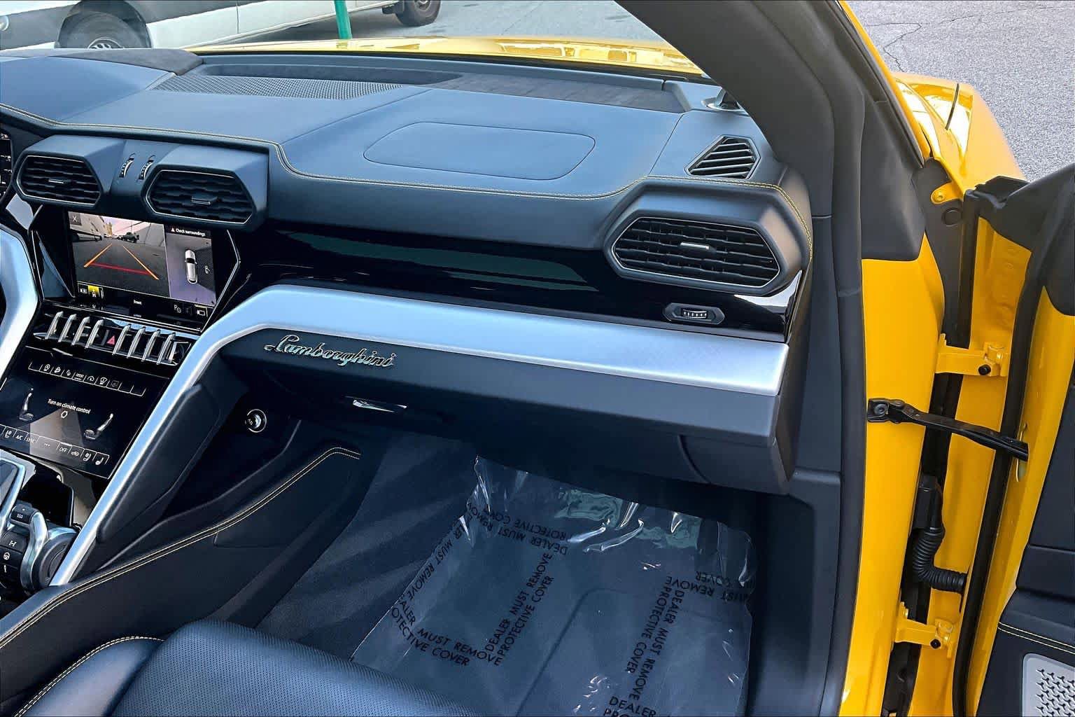 Used 2022 Lamborghini Urus image 18
